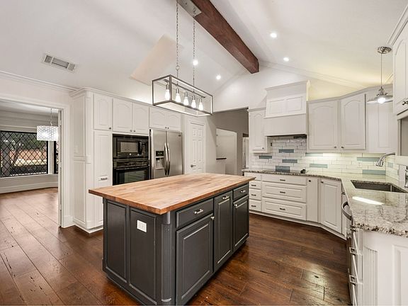 5th image of 2 Lake Forest Dr