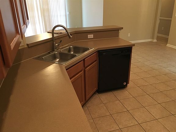 3rd image of 524 Millhouse Ln
