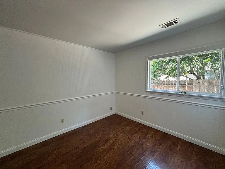 2102 California Dr — Photo 21