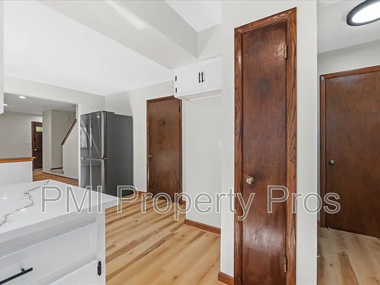 8148 S 88th St — Photo 14