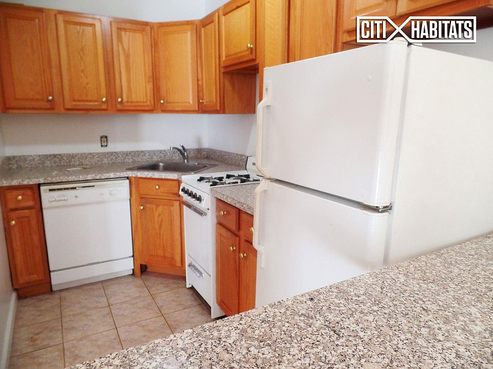 2nd image of 40 W 75th St APT 3A