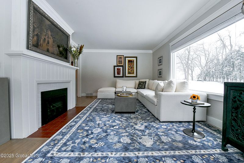 2nd image of 32 Sunnyside Road