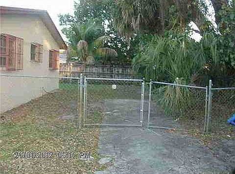 3rd image of 18681 N Miami Ave