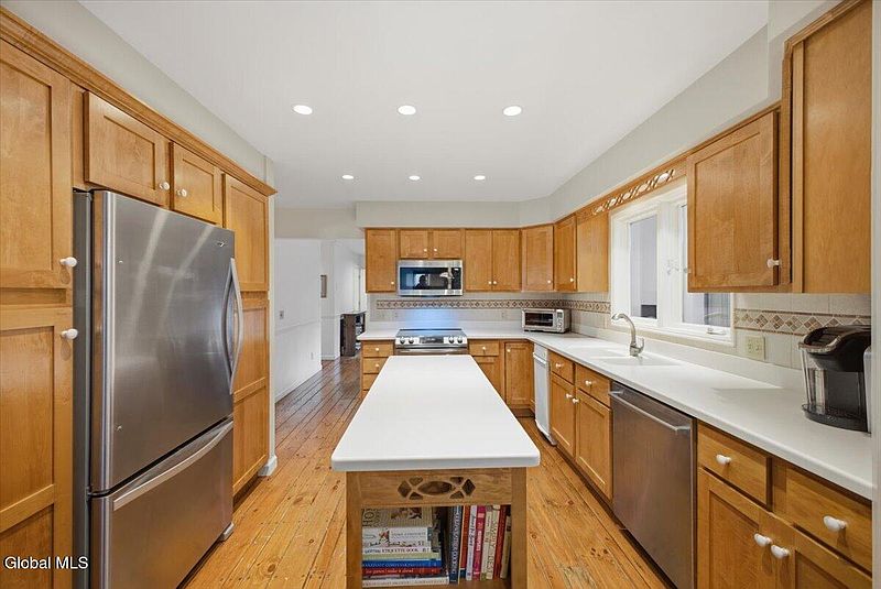 4th image of 18 Revere Road