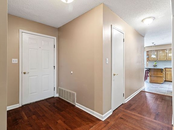 4th image of 13805 Canterbury Dr
