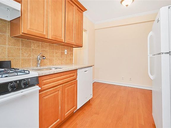 3rd image of 2249 Ocean Ave APT 2c
