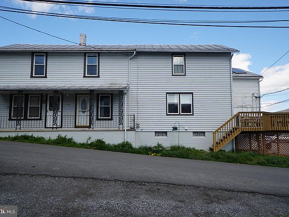 4th image of 18 Spruce St