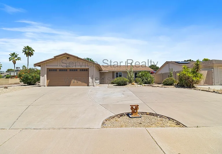 6802 E Paradise Ln — Photo 1