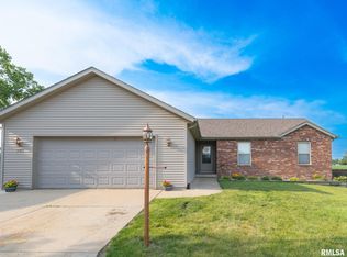 103 Sandyshores Dr, Chillicothe, IL 61523