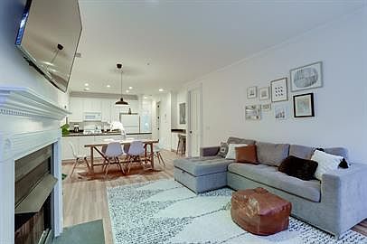 2nd image of 407 G St SE