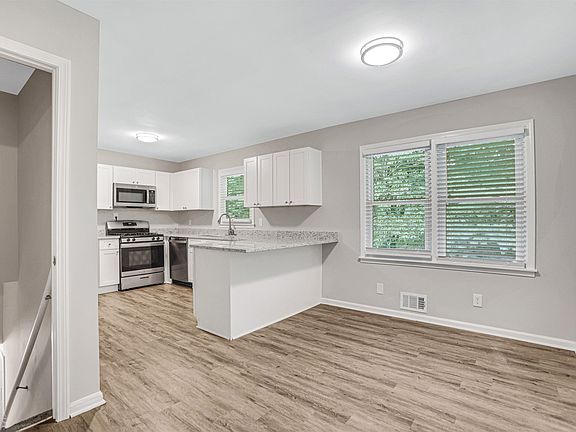 4th image of 3126 Holbrook Dr SW
