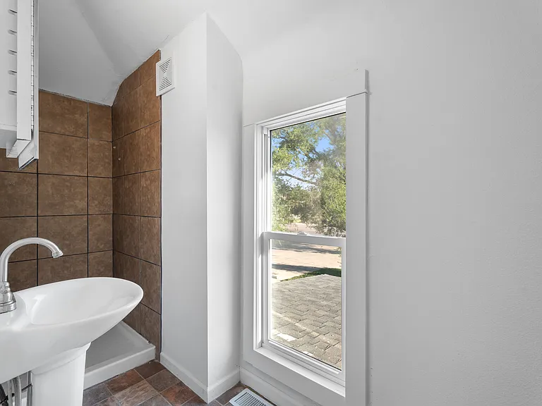 1203 E Cherry St — Photo 24