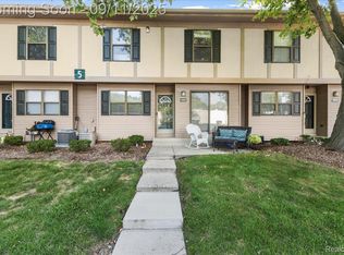 24851 Auburn Ln, Southfield, MI