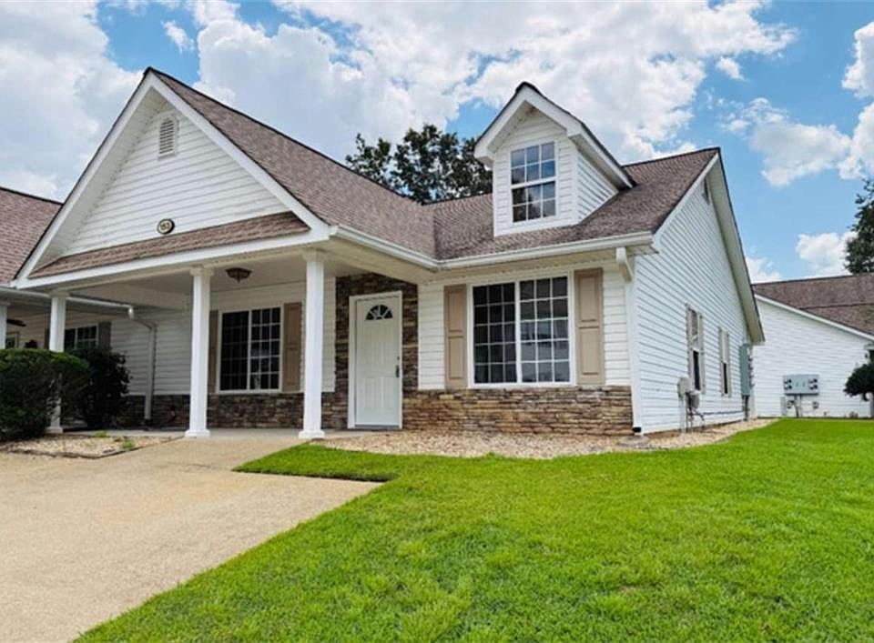 1st image of 153 Crest Pointe