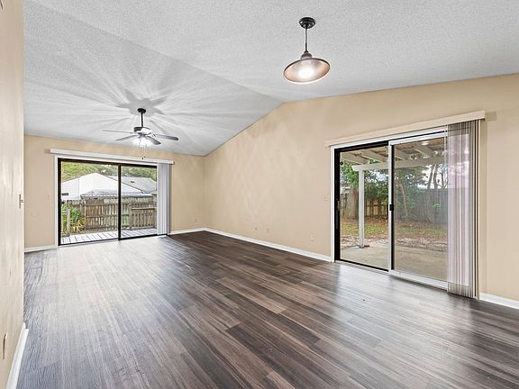 4th image of 208 Bartonwood Ct