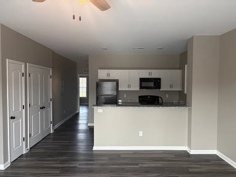 232 Calumet Dr — Photo 5