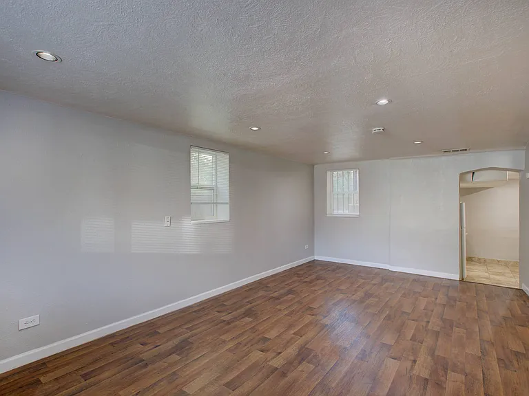 1030 N Washington St — Photo 15