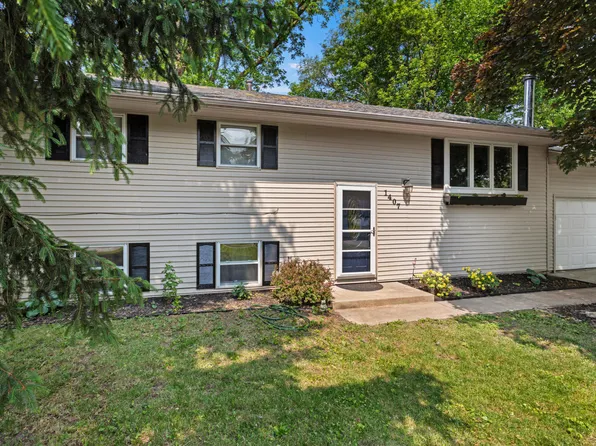 1407 Centennial Dr, Champaign, IL 61821