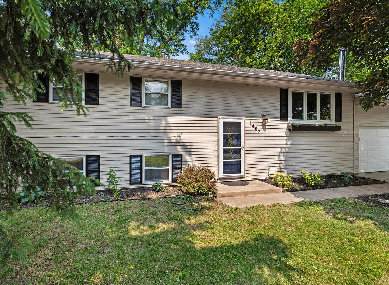 1407 Centennial Dr photo 1
