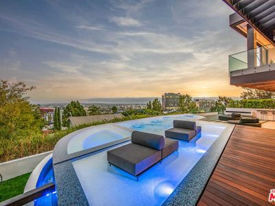 1250 Hilldale Ave, Los Angeles, CA, 90069