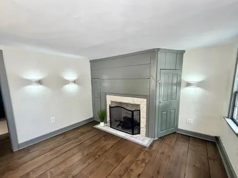 102 E Union St — Photo 7