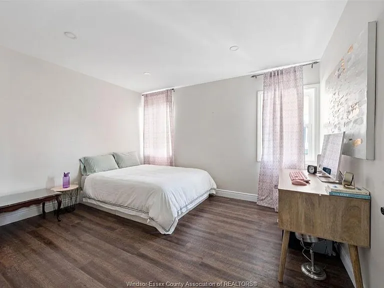 960 Janette Ave — Photo 10