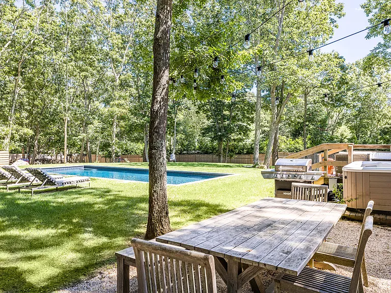 82 Springy Banks Rd — Photo 18
