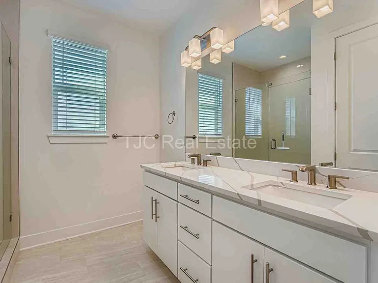 20568 E 63rd Ave — Photo 6