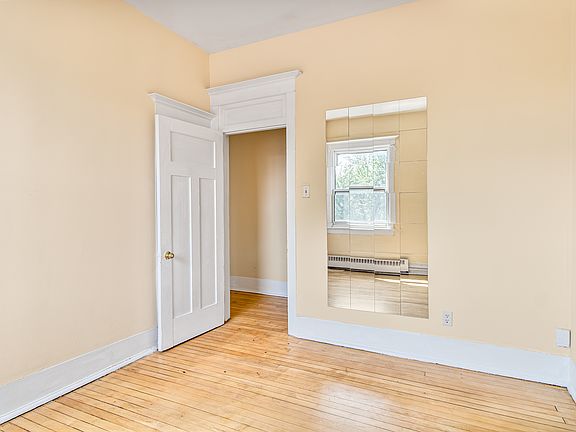 5th image of 355 Elgin St #C