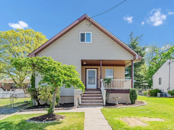 1109 Smith St, Piscataway, NJ 08854