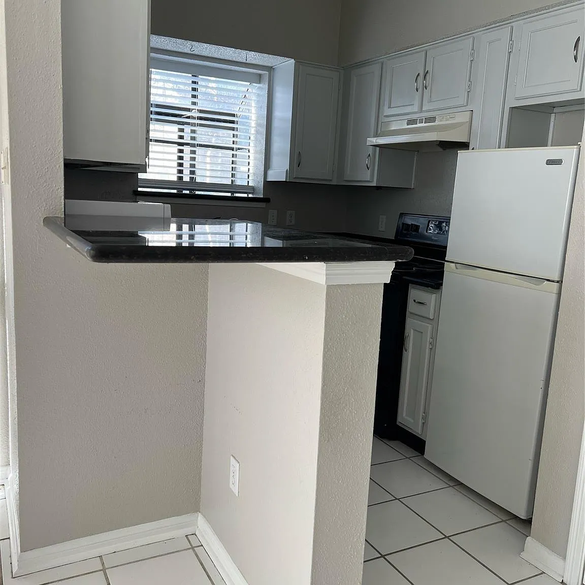 2 bed, 1.5 bath, 1104 sqft, $1,450 — Photo 2