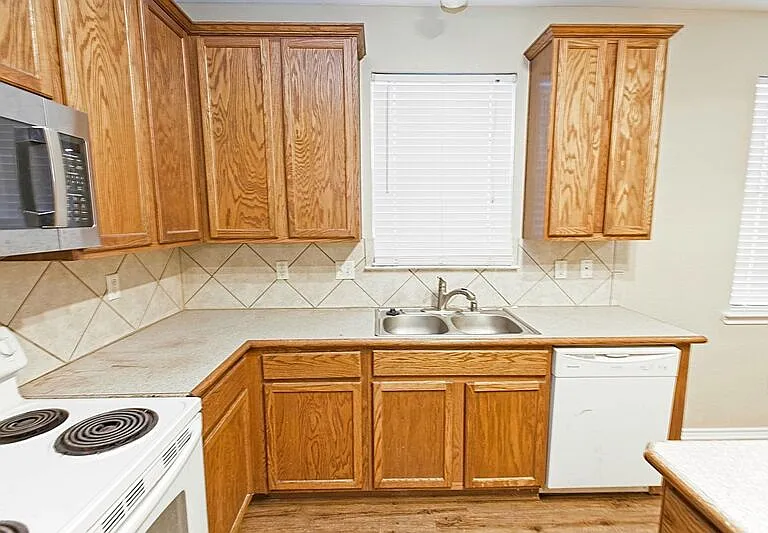 4009 Hidden Meadow Ct — Photo 12