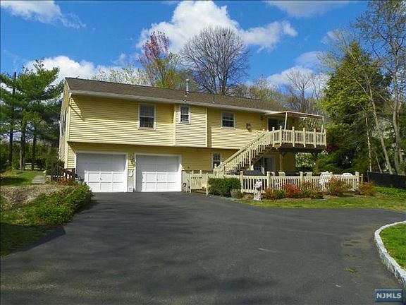 3rd image of 279 Forest Ave