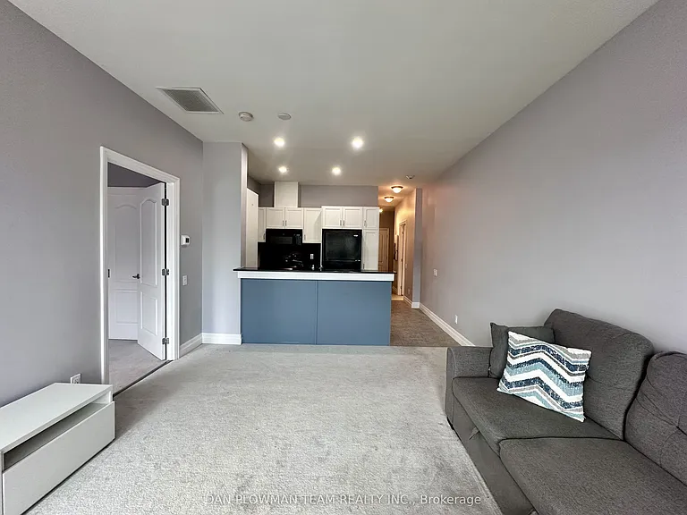 44 Bond St W #607 — Photo 17
