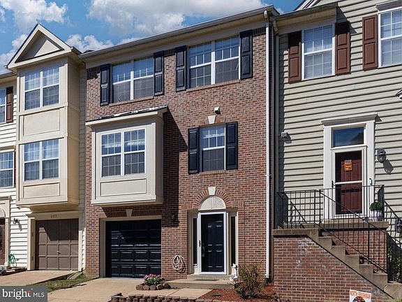 3rd image of 409 Waters Cove Ct