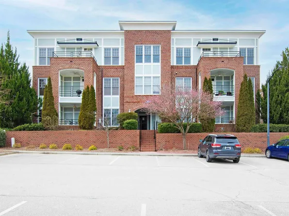 201 Finsbury St APT 301, Durham, NC 27703