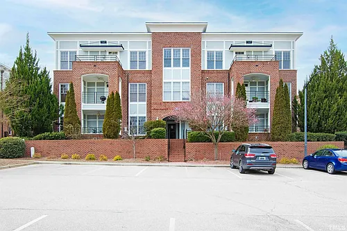 201 Finsbury St #301 Photo 1