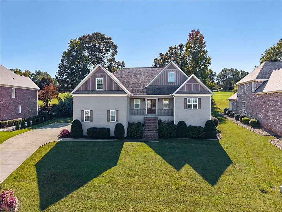 1st image of 130 Turnberry Rd