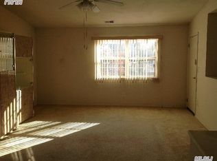 230 Meadow Cir, Valley Stream, NY 11580