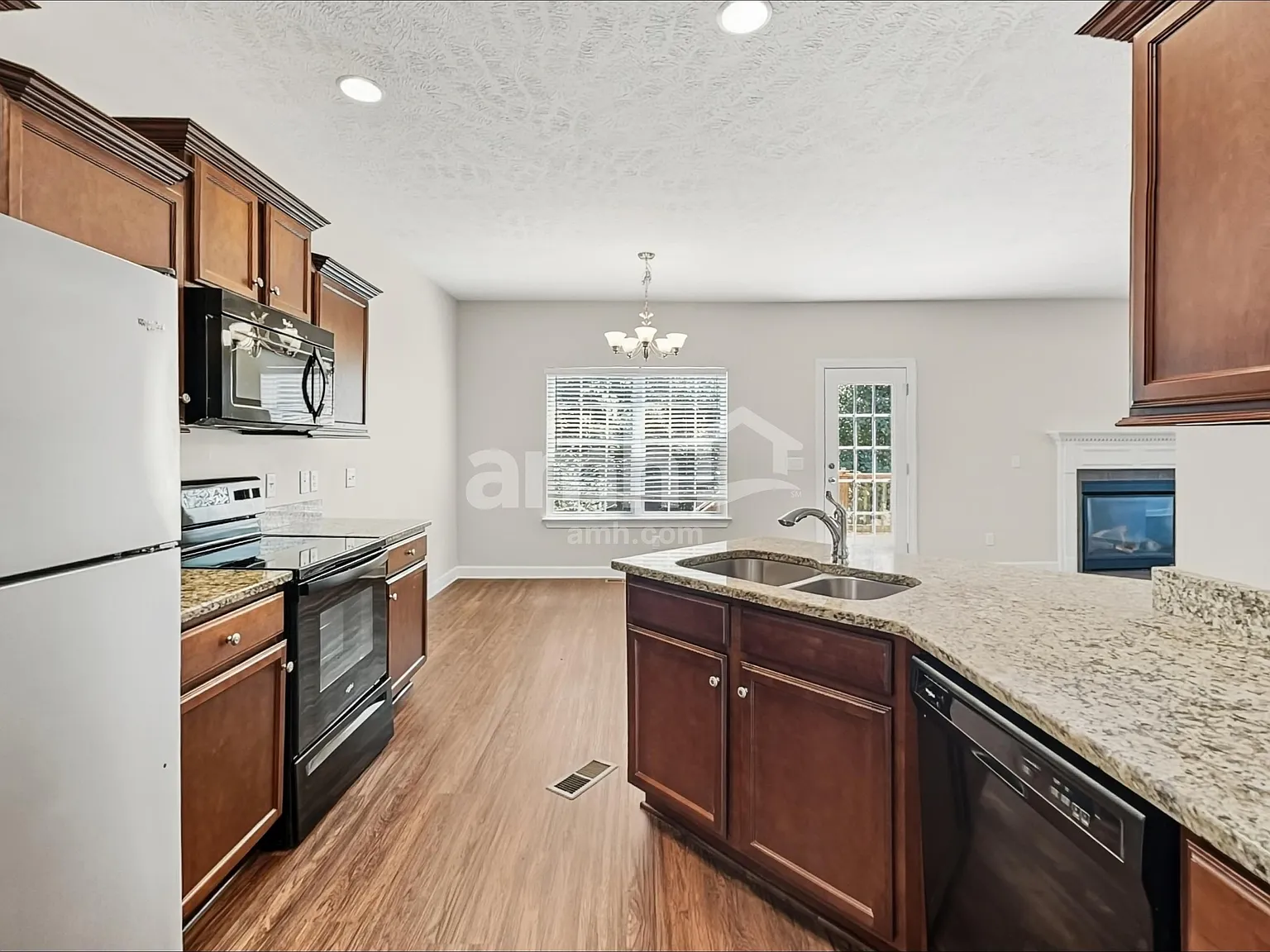 4 bed, 2.5 bath, 2210 sqft, $2,455 — Photo 3