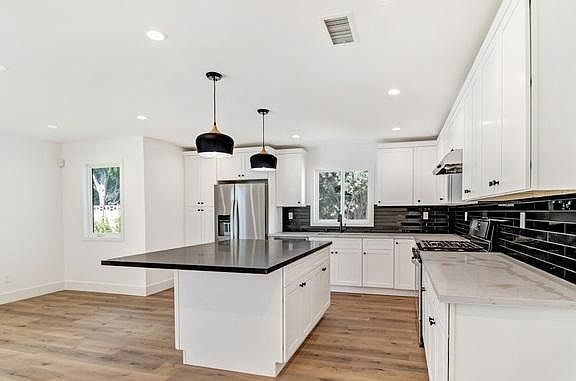 2nd image of 6517 Longridge Ave