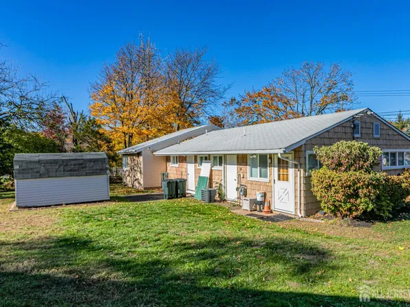 3 Stanworth Rd, Kendall Park, NJ 08824