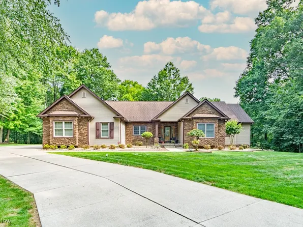 4407 Williamsburg Dr, Canfield, OH 44406