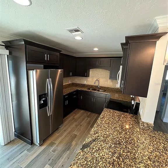 511 W Retta Esplanade — Photo 8