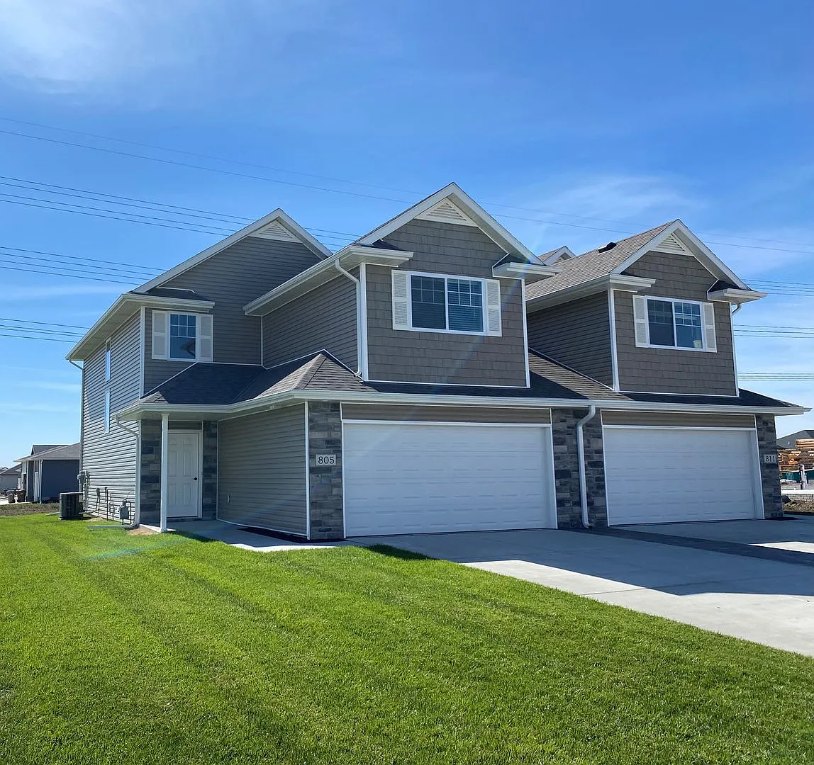 W Desert Vista Dr - 2900 LLC — Photo 1