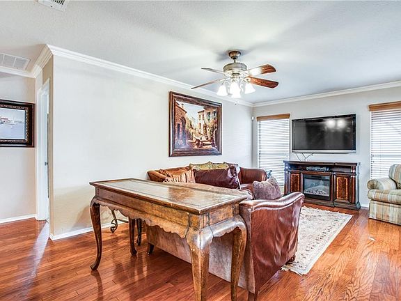 5th image of 400 Windy Hill Ln