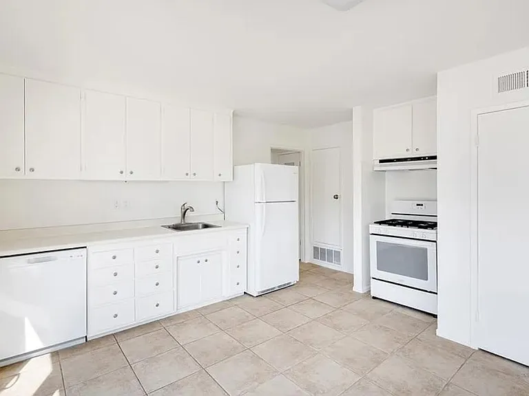 1460 Mandalay Beach Rd #2 — Photo 1