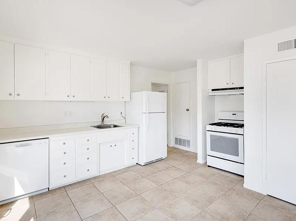 1st image of 1460 Mandalay Beach Rd #2