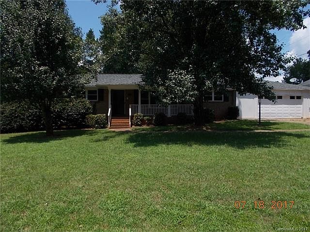 1st image of 210 Briarwood Lake Dr