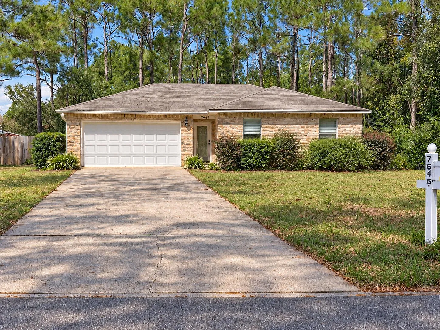 3 bed, 2.0 bath, 1392 sqft, $2,000 — Photo 1